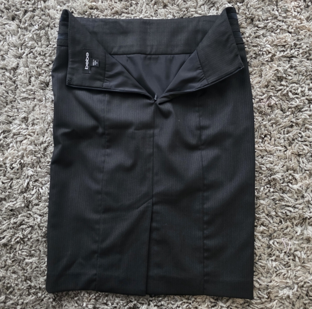 Bebe Black Pinstripe Back Zip Closure Pencil Skirt Size 6 - Picture 4 of 8